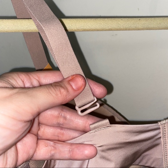 🌟PRICE⬇️DROP🌟Maidenform T-Shirt Convertible Bra, sz. 34 DD (E) in Nude - Picture 6 of 13